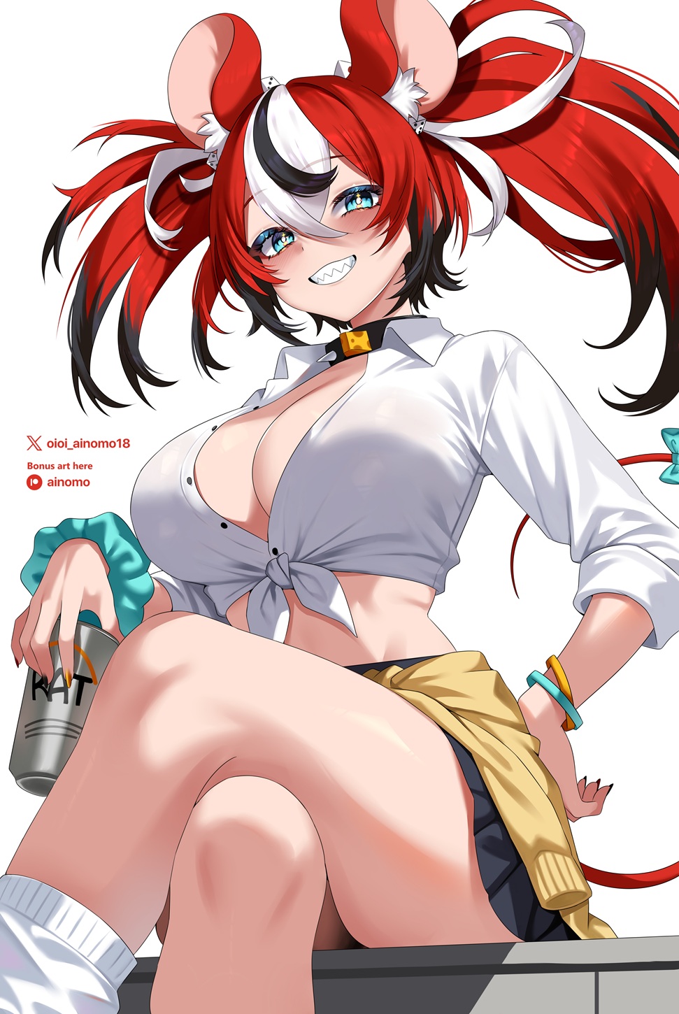 alternate breast size (larger), alternate costume, animal ears, black collar, black hair, black skirt, blue eyes, bow, breasts, bright pupils, can, cardigan, cardigan around waist, choker, cleavage, clothes around waist, collar, collared shirt, colored tips, commentary, crossed bangs, crossed legs, dice hair ornament, double-parted bangs, english commentary, extra ears, female, grin, hair between eyes, hair ornament, hakos baelz, hand on own hip, highres, holding, holding can, hololive, hololive english, large breasts, leg warmers, long hair, long sleeves, looking at viewer, miniskirt, mouse ears, mouse girl, mouse tail, multicolored hair, oioi ainomo, paid reward available, partially unbuttoned, pleated skirt, red hair, school uniform, scrunchie, sharp teeth, shirt, simple background, sitting, skirt, smile, solo, spiked collar, spikes, streaked hair, tail, tail bow, tail ornament, teeth, thighs, three-quarter sleeves, tied shirt, twintails, uneven twintails, virtual youtuber, white background, white hair, white leg warmers, white pupils, white shirt, wrist scrunchie