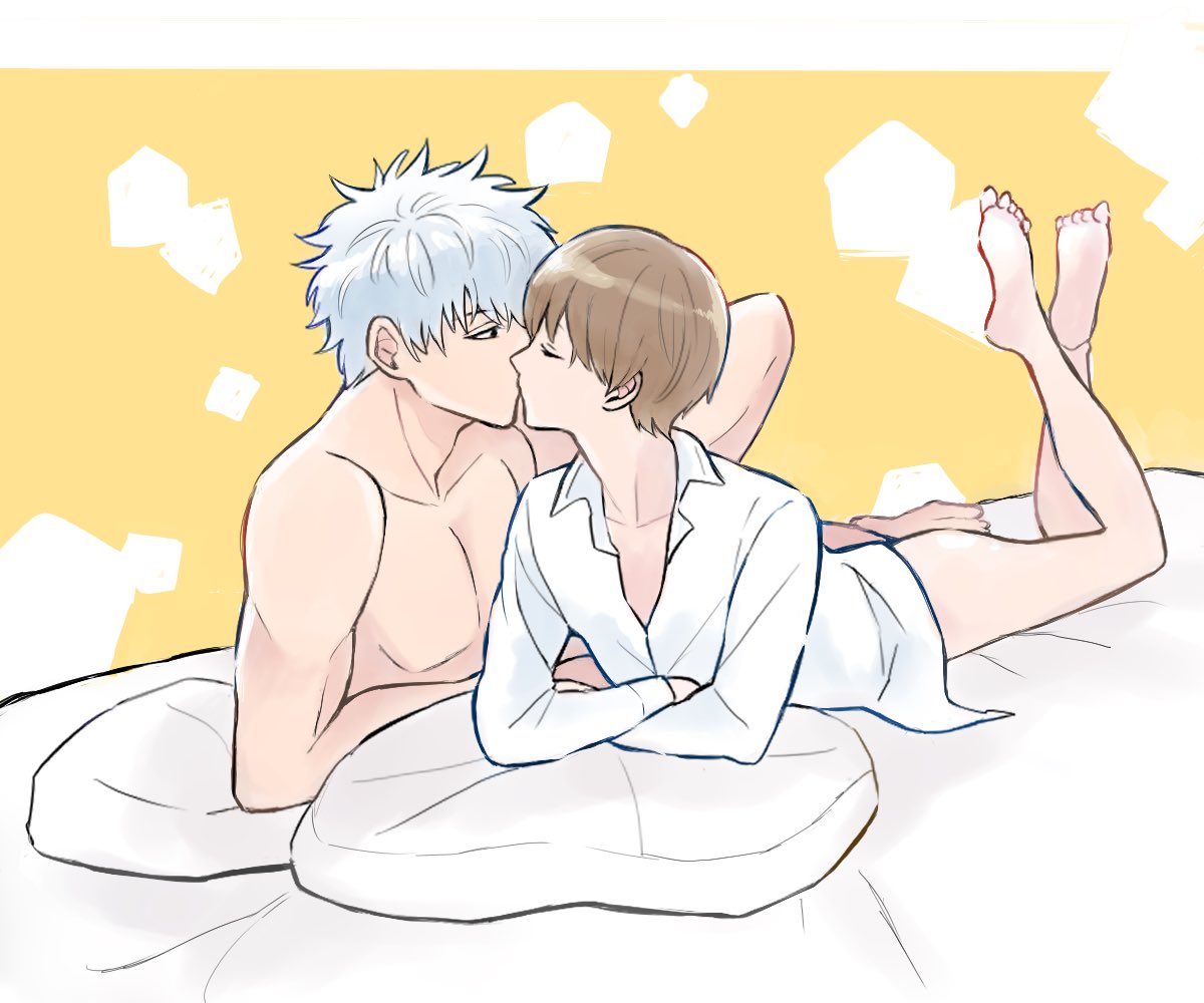 2boys barefoot bottomless brown_hair closed_eyes crea0708 dress_shirt feet_up functionally_nude gay gintama gintoki_sakata kissing light_brown_hair looking_at_another male male_only nude okita_sougo on_bed on_stomach soles twink white_hair wholesome yaoi yellow_background