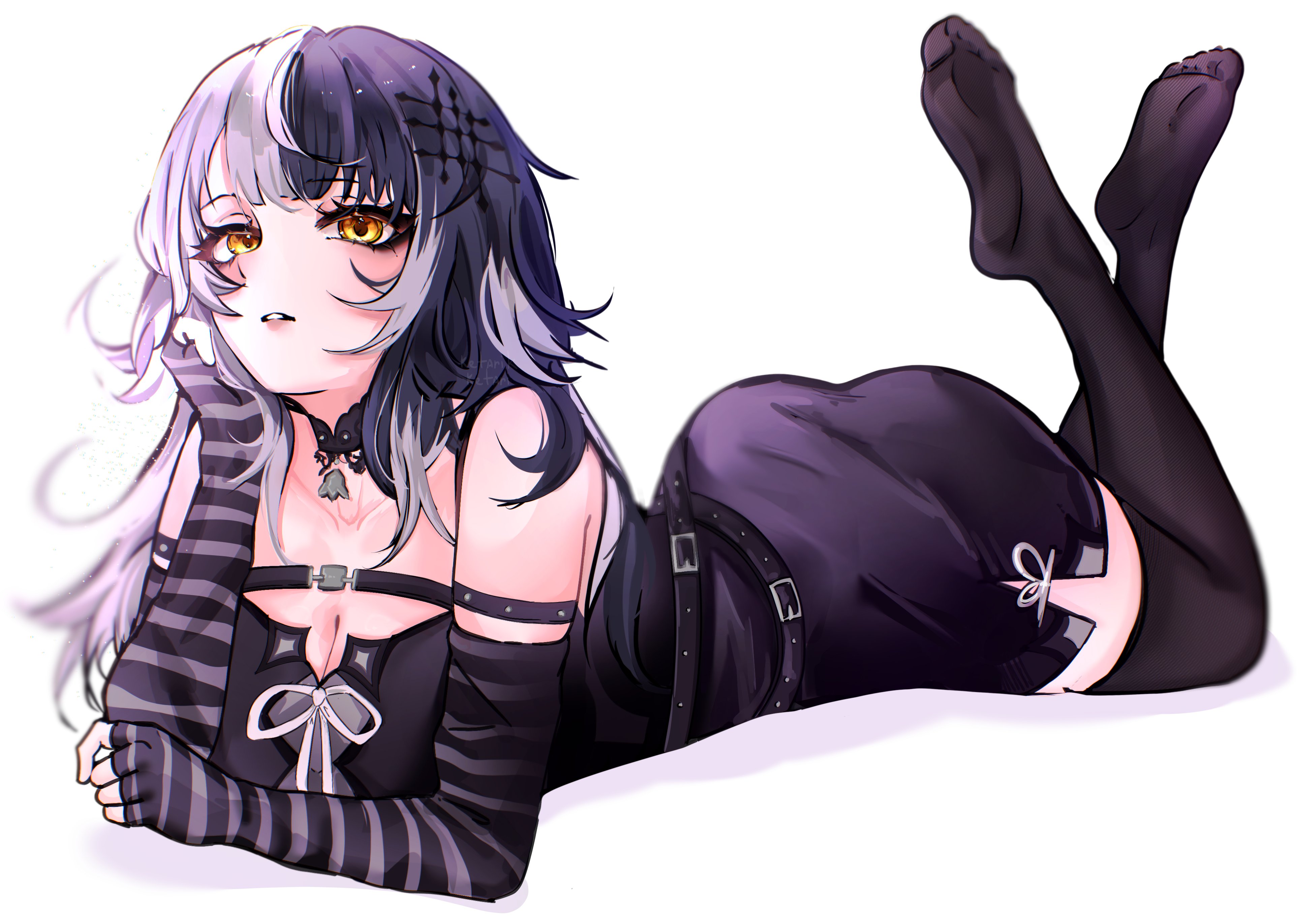absurdres, ass, bare shoulders, black choker, black dress, black hair, black thighhighs, choker, commentary, dress, elbow gloves, female, fingerless gloves, gloves, goth fashion, highres, hololive, hololive english, ketari, large breasts, long hair, looking at viewer, lying, multicolored hair, no shoes, on stomach, parted lips, pencil dress, shiori novella, simple background, solo, split-color hair, striped clothes, striped gloves, thighhighs, thighs, virtual youtuber, white background, white hair, yellow eyes