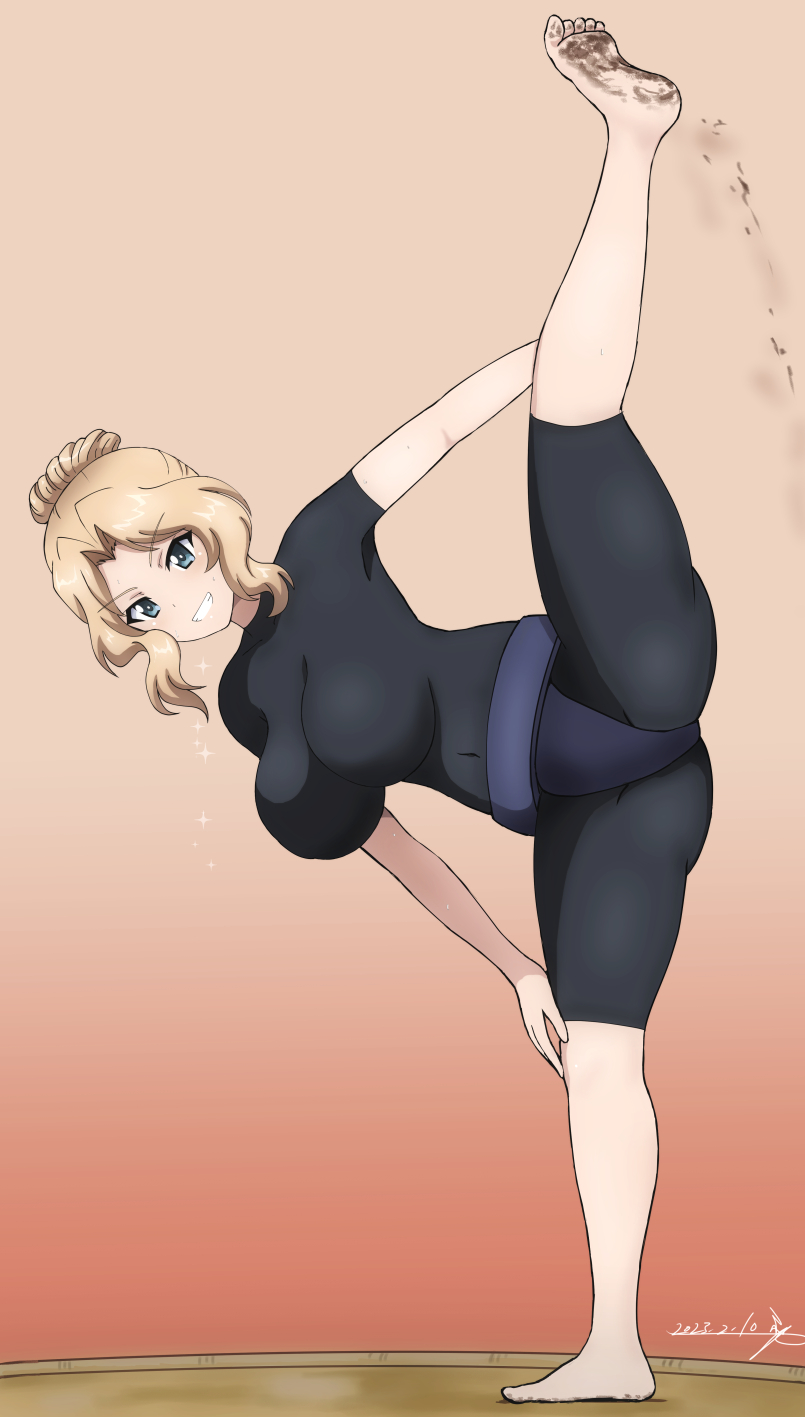 barefoot bike_shorts black_bodysuit blonde_hair blue_eyes blush bodysuit breasts bukkuri covered_navel dated female girls_und_panzer grin hair_bun highres kay_(girls_und_panzer) large_breasts leg_up looking_at_viewer mawashi shiny_skin smile solo sumo