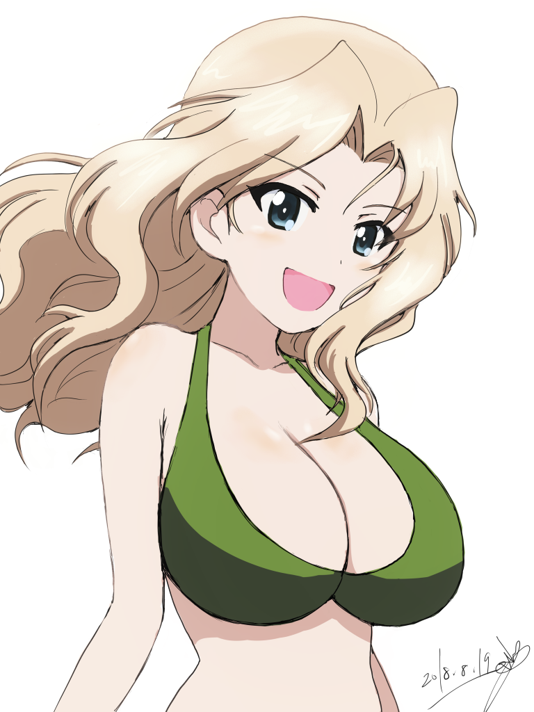 :d artist_name bare_shoulders bikini blonde_hair blue_eyes breasts bukkuri cleavage commentary dated female girls_und_panzer girls_und_panzer:_atsumare!_minna_no_senshadou!! green_bikini hair_intakes kay_(girls_und_panzer) large_breasts long_hair looking_at_viewer official_alternate_costume open_mouth signature simple_background smile solo standing swimsuit upper_body white_background wind