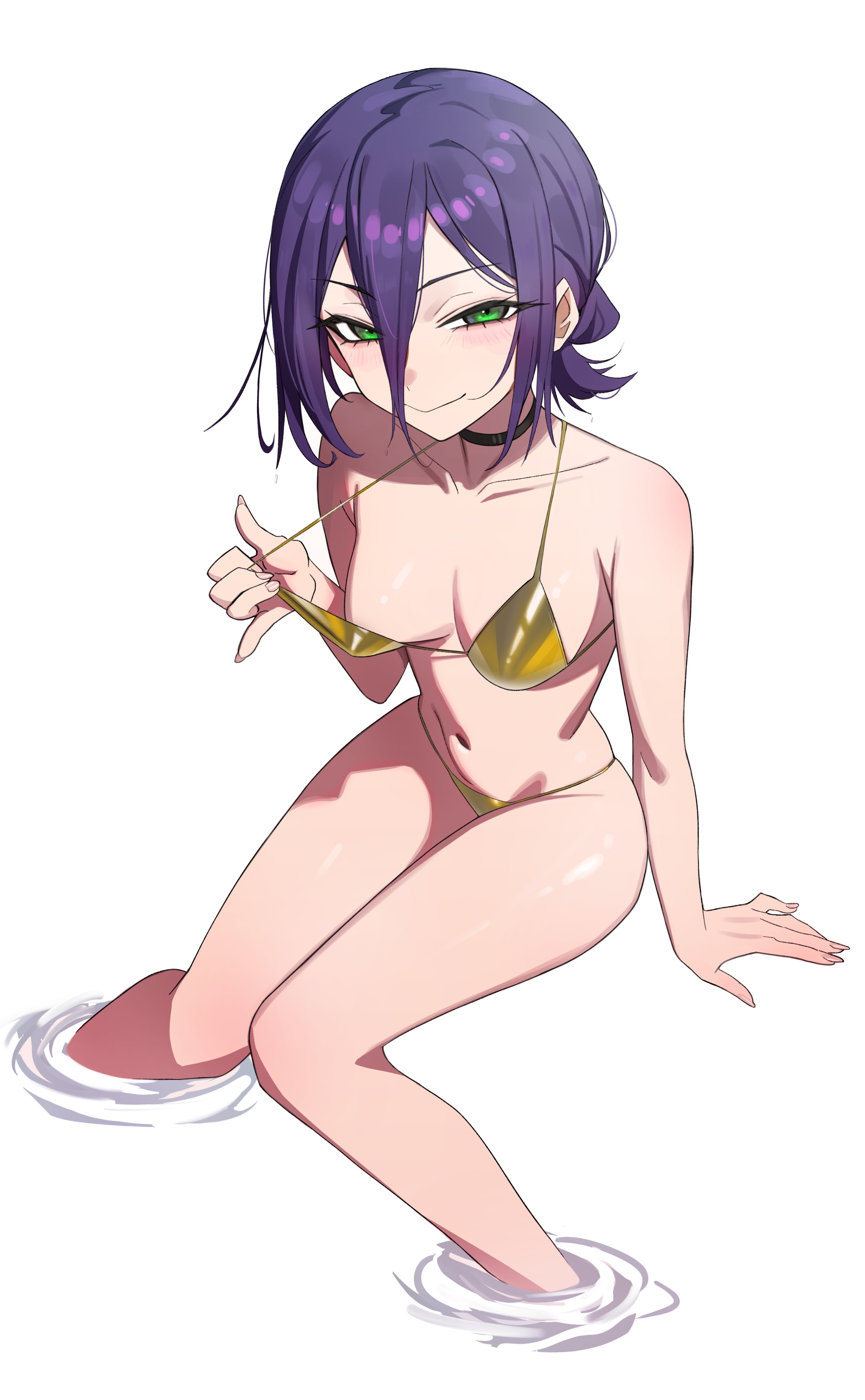:>, absurdres, bikini, bikini pull, black choker, chainsaw man, choker, closed mouth, clothes pull, collarbone, female, gold bikini, green eyes, hair between eyes, highres, kiritzugu, looking at viewer, navel, partially submerged, purple hair, reze (chainsaw man), simple background, smile, solo, string bikini, swimsuit, white background