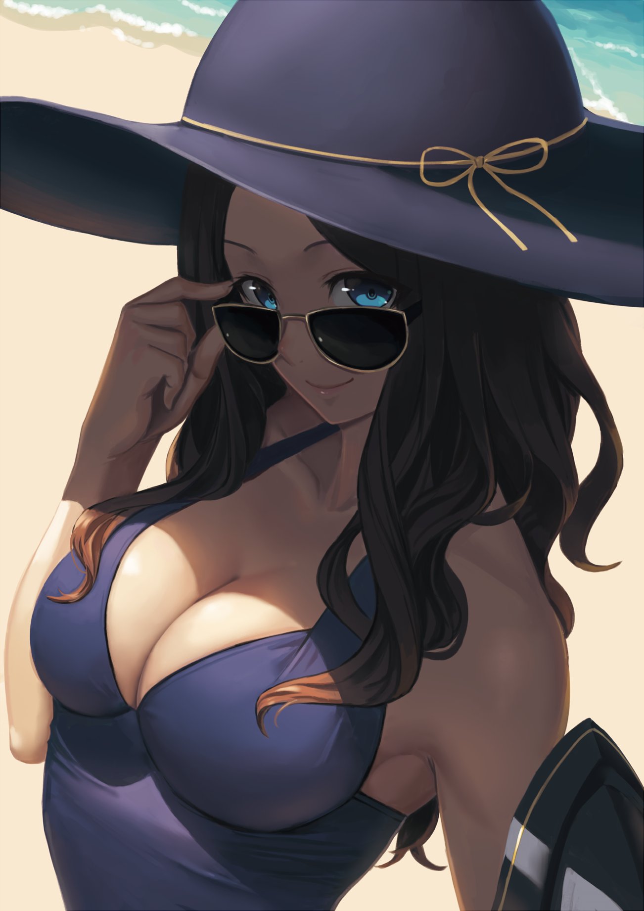 adjusting eyewear, adjusting glasses, beach, blue eyes, breasts, brown hair, casual, cleavage, fate (series), fate/grand order, female, hat, highres, large breasts, leonardo da vinci (fate/grand order), looking over eyewear, looking over glasses, ocean, ranma (kamenrideroz), sand, shore, smile, solo, standing, sunglasses, tinted eyewear, upper body