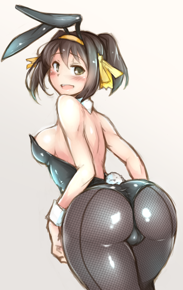 animal_ears ass blush breasts brown_eyes brown_hair fake_animal_ears female female_focus fishnet_pantyhose fishnets hairband kagami_uekusa large_breasts leotard long_hair looking_back open_mouth pantyhose playboy_bunny ponytail rabbit_ears short_hair simple_background smile solo suzumiya_haruhi suzumiya_haruhi_no_yuuutsu