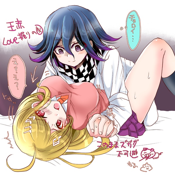 ahoge akamatsu_kaede bed_sheet bedroom big_breasts blonde_hair blush boy_on_top checkered_scarf clothing danganronpa danganronpa_v3 embarrassed hair holding_hands japanese_text kokichi_ouma looking_at_another new_danganronpa_v3 on_bed ouma_kokichi pink_eyes purple_eyes purple_hair shimaneko_(matarou99) smile tie