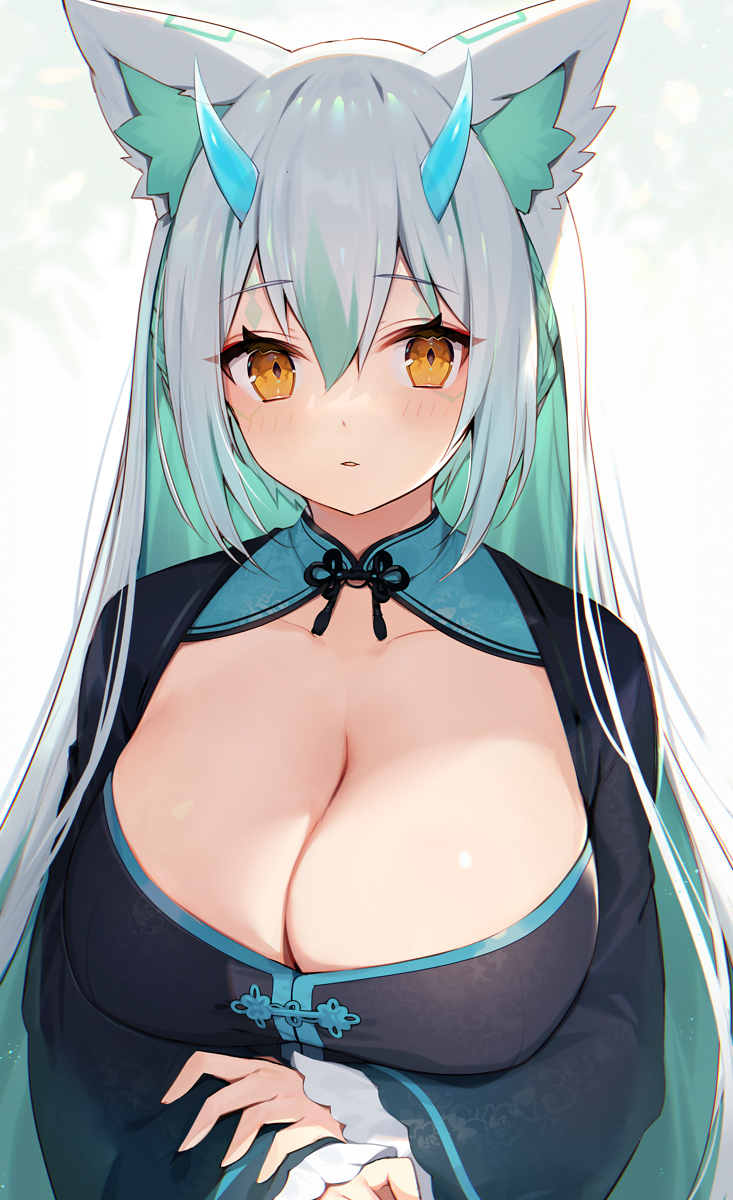 animal_ears aqua_hair bangs blush breasts cleavage_cutout clothing_cutout collarbone commentary_request eyebrows_visible_through_hair eyelashes facial_mark female hand_on_own_arm highres horns large_breasts long_hair long_sleeves looking_at_viewer multicolored_hair muryotaro orange_eyes original parted_lips revision silver_hair solo straight_hair suirin_(muryou) two-tone_hair upper_body very_long_hair