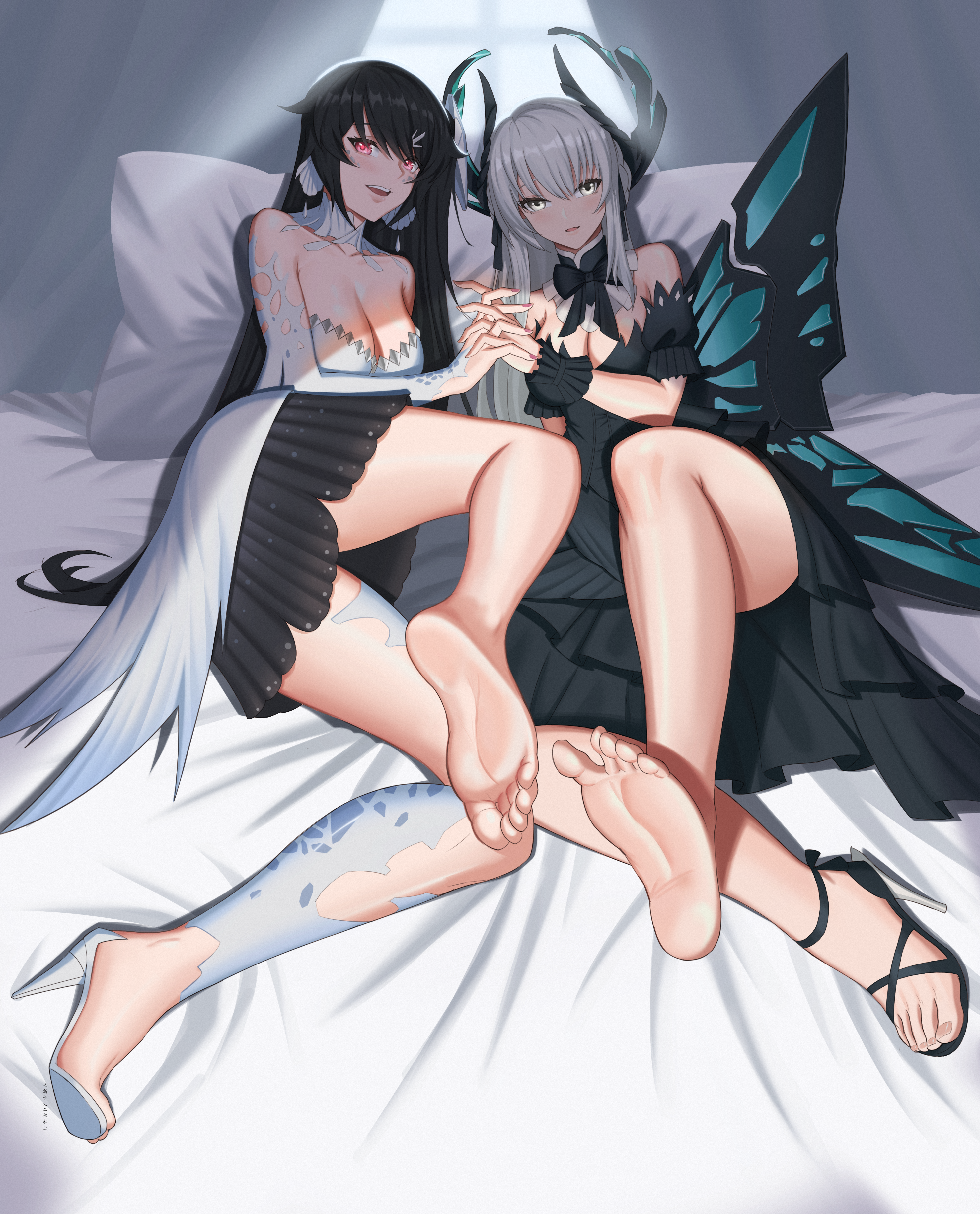 2girls, alternate costume, alternate hairstyle, barefoot, bed, black hair, breasts, clothed, dress, feet, female, foot fetish, full body, fully clothed, grin, high heels, highres, interlocked fingers, liv (punishing: gray raven), long hair, lying, medium breasts, pillow, punishing: gray raven, red eyes, robot girl, selena (punishing: gray raven), skirt, white eyes, white hair, wings