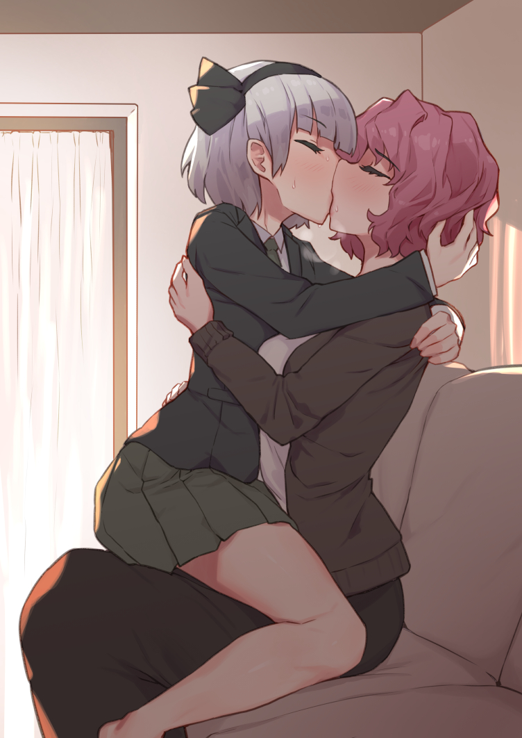 2girls age_difference female female_only kissing multiple_girls passionate senmura size_difference tagme touhou youmu_konpaku yuri yuyuko_saigyouji