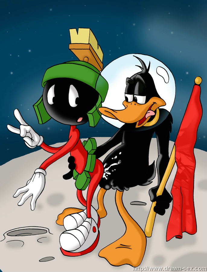 alien anal anal_sex anthro avian bird cum daffy_duck drawn-sex.com duck flag footwear furry gay gloves helmet interspecies looney_tunes marvin_the_martian shoes yaoi