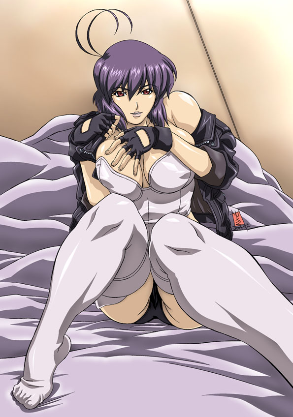 antenna_hair bed bed_sheet breasts female female_only ghost_in_the_shell gloves jacket kusanagi_motoko large_breasts leotard looking_at_viewer purple_hair red_eyes sheets solo yuki_(artist)