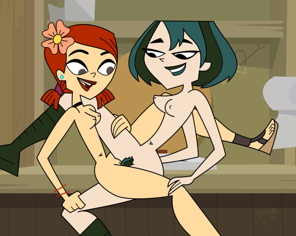 2girls accurate_art_style breasts duo female goth green_hair gwen_(tdi) hair humanoid multiple_girls nipples outhouse sandals teeth the_bashar total_drama:_revenge_of_the_island total_drama_island tribadism yuri zoey_(tdi)