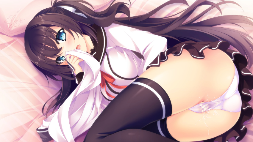 bed black_hair blush fingering game_cg kazakura koi_shiyo? long_hair masturbation pussy_juice seifuku thighhighs tsunoda_miyabi