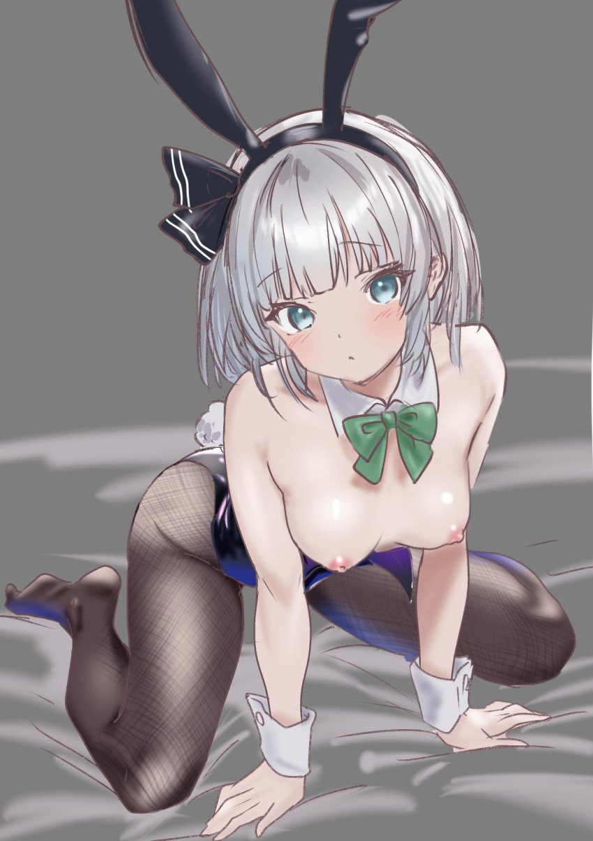 animal_ear_headband animal_ears black_bow blue_eyes blue_leotard blunt_bangs bow breasts breasts_out collar commentary_request fake_animal_ears fake_tail female green_bow grey_background grey_hair hands_on_bed highres kneeling konpaku_youmu leotard light_blush looking_at_viewer medium_breasts nipples on_bed playboy_bunny rabbit_ears rabbit_tail short_hair simple_background soara_shimomo solo spread_legs strapless strapless_leotard tail touhou white_collar white_wrist_cuffs wrist_cuffs