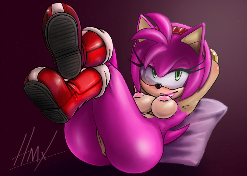 amy_rose anus ass big_butt blush breasts clothing crossed_legs feet female footwear green_eyes hands_behind_head hedgehog hmx looking_at_viewer mammal nude pillow puffy_anus pussy signature smile sonic_(series)