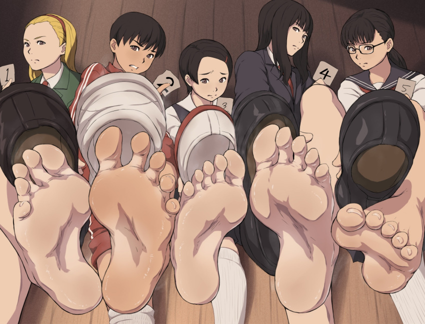 cute feet foot_fetish japanese_female maku_(l-u) soles white_female