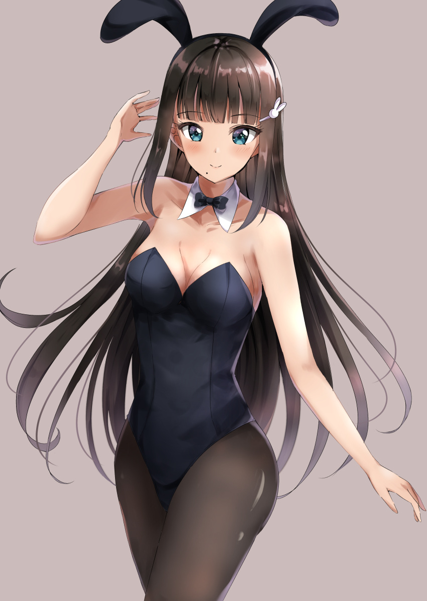 animal_costume animal_ears aqua_eyes bangs bare_arms bare_shoulders black_hair_ornament black_hairband black_leotard black_neckwear blue_eyes blush bow bowtie breasts brown_background brown_hair brown_legwear bunny_costume bunny_ears bunny_girl bunny_hair_ornament bunnysuit clavicle cleavage closed_mouth collar costume detached_collar eyebrows_visible_through_hair fake_animal_ears female hair_ornament hairband hairclip high_resolution kurosawa_dia legwear leotard long_hair love_live! love_live!_sunshine!! medium_breasts mole mole_under_eye pantyhose pixiv_id_25472402 simple_background sin_(sin52y) smile solo strapless strapless_leotard very_high_resolution very_long_hair white_collar