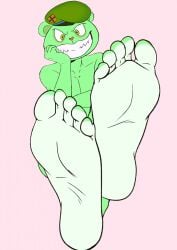 1boy 5_toes barefoot bear crossed_feet cyborg-steve edit evil_smile feet fliqpy fliqpy_(htf) foot_focus furry green_fur grin happy happy_tree_friends humanoid_feet inviting male male_only mammal mondo_media presenting_feet soles toes ursid