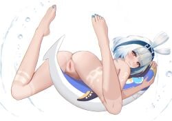 anus ass barefoot blue_hairband blue_nails blur_censor blush brown_eyes bubble censored female from_behind genshin_impact hairband highres looking_at_viewer looking_back lying mualani_(genshin_impact) nail_polish nude on_stomach pussy shiranaishi smile solo tan toenail_polish toenails white_hair