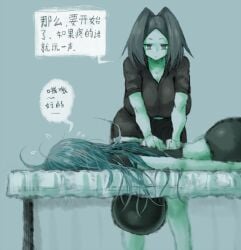 2b-ge 2b213 2girls ahoge back_rub bags_under_eyes bed black_shirt breasts female_focus green_theme grey_background hair_over_one_eye hanging_breasts huge_breasts japanese_text limited_palette long_hair lying massage massage_parlor massage_table massage_therapist mei_(2b-ge) mei_(2b213) midriff multiple_girls oc original original_character rubbing rubbing_back shirt tagme translation_request