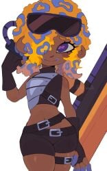 1girl belt belt_buckle black_belt black_gloves black_shirt black_shorts blonde_hair blue_hair blush_stickers breasts buckle cephalopod_eyes closed_mouth commentary_request cosplay cowboy_shot crop_top dark-skinned_female dark_skin dead_source fingerless_gloves furrowed_brow gloves goggles goggles_on_head hair_over_one_eye highres holding holding_weapon horizontal_pupils kiirono medium_hair midriff multicolored_hair navel octoling one_eye_covered pink_pupils purple_eyes shirt shorts simple_background skindentation small_breasts smile solo splatoon splatoon_(series) splatoon_3 takozonesu tao_blu_(splatoon) thigh_belt thigh_strap two-tone_hair watermark weapon white_background
