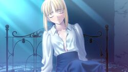 1girls bed blush closed_eyes embarrassed fate/stay_night fate_(series) green_eyes saber solo yellow_hair