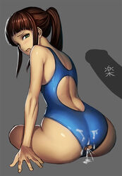 1boy ass back bangs blue_swimsuit blunt_bangs character_name competition_swimsuit cum cum_in_ass cum_on_ass cum_on_clothes cumdrip female from_behind green_eyes grey_background ichijou_raku k2shh long_hair looking_at_viewer looking_back miyamoto_ruri nisekoi one-piece_swimsuit open_mouth out_of_frame penis ponytail sidelocks simple_background sitting solo_focus swimsuit tied_hair