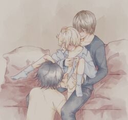 3boys bottomless death_note l l_(death_note) light male_focus near near_(death_note) null_(artist) smile threesome white_hair yagami yaoi young