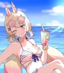 animal_ears bikini blonde_hair blue_sky blurry blurry_background breasts cup day depth_of_field drinking_straw eyebrows_visible_through_hair eyewear_on_head female hair_flower hair_ornament halterneck heart-shaped_eyewear holding looking_at_viewer medium_breasts ocean one_eye_closed outdoors scrunchie short_hair sky smile solo striped striped_bikini sunglasses swimsuit virtual_youtuber vyugen white_bikini yenko
