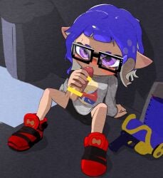 alley ambiguous_gender animal_humanoid blaster blaster_(splatoon) blaster_pistol blue_hair blush bodily_fluids cephalopod cephalopod_humanoid clothed clothing duo eyewear footwear genitals glans glasses hair human humanoid in_public inkling male mammal marine marine_humanoid mollusk mollusk_humanoid nintendo oral penis purple_eyes red_clothing red_footwear red_shoes shoes sitting splatoon sweat sweatdrop tukada