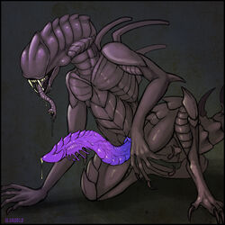 1boy alien alien_(franchise) arm_support fangs genital_slit kneeling long_penis male male_only open_mouth penis precum prehensile_penis ridged_penis sharp_teeth slit slug_(artist) solo teeth uncensored vein veiny_penis xenomorph