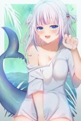 alternate_breast_size_(larger) blue_eyes breasts breasts_squeezed_together claw_pose cleavage film_grain fins fish_tail fringe-trim gao gawr_gura hair_ornament highres hololive hololive_english long_hair lori_hagami medium_breasts mountain multicolored_hair shark_girl shark_tail shark_tooth shirt single_bare_shoulder streaked_hair tail virtual_youtuber white_hair white_shirt