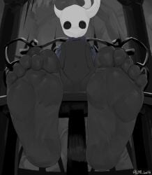 5_toes artist_name bench black_body black_feet deviantart feet foot_fetish foot_focus genderless hollow_knight looking_at_viewer male male_only protagonist_(hollow_knight) salmobaliki ssunsalm toes video_game video_game_character video_games