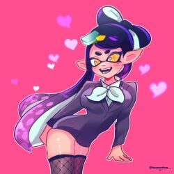 1girls 2won2 black_skirt black_thighhighs bow breasts callie_(office_lady) callie_(splatoon) fishnet_thighhighs fishnets hair hair_ornament heart long_hair looking_at_viewer office_lady pink_background pointy_ears simple_background skirt solo solo_female solo_focus splatoon splatoon_(series) splatoon_3 tentacle tentacle_hair thighhighs two_tone_hair twowontwo yellow_eyes