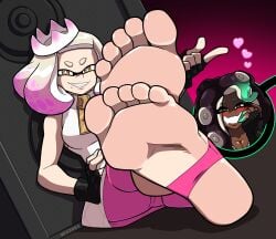 2girls beckoning black_hair blush blushing_female crown dark-skinned_female drooling fair-skinned_female feet female fingerless_gloves foot_fetish foot_focus marina_(splatoon) mostlyfunstuff nintendo pearl_(splatoon) pink_legwear presenting_feet small_feet soles soles_fetish splatoon splatoon_2 star-shaped_pupils stirrup_legwear stirrups tentacle_hair toes white_hair