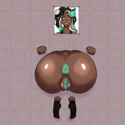 clenched_hands dark-skinned_female feet glory_hole glory_wall glowing_genitalia green_pussy keyaruki marina_(splatoon) octoling octoling_girl picture_on_wall piercing splatoon splatoon_(series) splatoon_2 wall