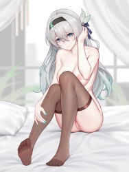 1girl absurdres aqua_eyes bed black_bow black_hairband blurry blurry_background blush bow breasts brown_thighhighs closed_mouth collarbone colored_tips commentary_request feet firefly_(honkai:_star_rail) full_body green_nails green_pupils hair_between_eyes hair_bow hairband hand_in_own_hair hand_on_own_leg highres honkai:_star_rail honkai_(series) indoors knees_up large_breasts large_variant_set long_hair looking_at_viewer multicolored_hair nail_polish nipples no_shoes nude on_bed pillow pussy sitting smile soles solo thighhighs thighs toenail_polish toenails toes uncensored variant_set yunkaiming