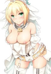 ahoge ass_visible_through_thighs belt blonde_hair breasts bridal_veil crossed_arms detached_sleeves eyebrows_visible_through_hair fate/extra fate/extra_ccc fate/grand_order fate_(series) female flower garter_straps green_eyes hair_intakes kurenai_(kurenai_pso) large_breasts leaning_forward leotard lock nero_claudius_(bride) nero_claudius_(fate) nipples padlock padlocked_collar puffy_sleeves showgirl_skirt simple_background smile solo strapless strapless_leotard thighhighs turtleneck veil white_background white_legwear white_leotard white_sleeves wide_sleeves wreath