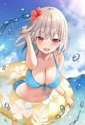 1girl akino_ell arm_up bare_arms bare_shoulders bikini blue_bikini blue_sky blunt_bangs bracelet breasts cleavage cloud collarbone day floral_print flower gradient_hair green_hair grey_hair hair_flower hair_ornament halterneck highres innertube jewelry long_hair looking_at_viewer medium_breasts multicolored_hair navel ocean open_mouth original outdoors polka_dot polka_dot_bikini red_eyes sky smile solo string_bikini swim_ring swimsuit teeth transparent two-tone_hair upper_teeth_only water_drop