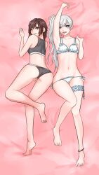 2girls battle_gloves female female_only multiple_girls red_hair ruby_rose rwby weiss_schnee white_hair