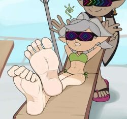 alternate_version_available barefoot beach beach_chair betrayal bikini black_hair callie_(splatoon) day feet female female_only femsub flip_flops foot_fetish foot_focus gray_hair green_bikini grey_hair humanoid hypno_shades_(splatoon) hypnosis hypnotic_accessory hypnotized_hypnotist inkling inkling_girl marie_(splatoon) midriff mind_control mole_under_eye multiple_girls pentaguy sandals siblings sisters soles splatoon surprised toes wide_feet