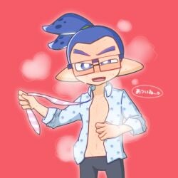 1boy 2018 blue_eyes blue_hair blush blushing dialogue fangs glasses inkling_boy japanese_text navel open_mouth pseudo_hair pulling_tie removing_clothing riiihiro_ika specs specs_(splatoon) splatoon splatoon_(manga) steam steaming_body suit_and_tie sweat talking_to_viewer topknot undressing white_pupils