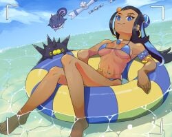 1girl alternate_costume armlet barefoot belly_chain bikini black_hair blue_bikini blue_eyes blue_hair breasts chain closed_mouth cloud commentary_request day earclip earrings eyelashes game_freak hair_bun hoop_earrings innertube jewelry katwo knees long_hair medium_breasts nessa_(pokemon) nintendo outdoors pincurchin pokemon pokemon_(creature) pokemon_ss pokemon_sword_and_shield pokemon_swsh qwilfish single_hair_bun sky smile swim_ring swimsuit toes viewfinder waist_chain water wingull