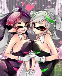 2girls breasts callie_(splatoon) detached_sleeves earrings gloves inkling inkling_girl large_breasts long_hair looking_at_viewer marie_(splatoon) miiinatochanowo mole mole_under_eye nintendo one_eye_closed open_mouth pointy_ears short_hair splatoon squid_sisters tentacle_hair white_gloves wink winking_at_viewer yellow_eyes