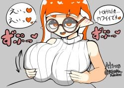 1boy 1girls artist_name atros_(misstta_neutral) blush breast_grab breasts glasses grabbing grabbing_breasts grabbing_own_breast heart-shaped_pupils inkling inkling_girl large_breasts looking_at_viewer maria_(atros_(misstta_neutral)) nintendo orange_eyes orange_hair paizuri paizuri_under_clothes pointy_ears simple_background sleeveless sleeveless_turtleneck splatoon tentacle_hair translation_request turtleneck