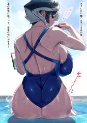 alternate_costume ass backboob big_ass big_breasts black_and_white_hair blush coach female female_only huge_breasts japanese_text kingofbandit156 looking_at_viewer looking_back made_in_abyss nipple_bulge one-piece_swimsuit ozen pool profile rear_view shiny_skin short_hair sideboob sitting smile solo swimsuit teacher two_tone_hair wet_body wet_skin whistle wide_hips