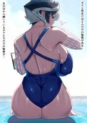 alternate_costume ass backboob big_ass big_breasts black_and_white_hair body_markings coach female female_only huge_breasts japanese_text kingofbandit156 made_in_abyss nipple_bulge one-piece_swimsuit ozen pool profile rear_view shiny_skin short_hair sideboob sitting solo swimsuit teacher two_tone_hair whistle wide_hips