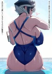 alternate_costume ass backboob big_ass big_breasts black_and_white_hair coach female female_only huge_breasts japanese_text kingofbandit156 made_in_abyss nipple_bulge one-piece_swimsuit ozen pool profile rear_view shiny_skin short_hair sideboob sitting solo swimsuit teacher two_tone_hair whistle wide_hips