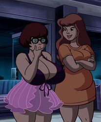 arms_crossed belly breasts breasts_bigger_than_head chubby cleavage daphne_blake edit female hand_on_chin hanna-barbera huge_breasts medium_breasts scooby-doo screenshot screenshot_edit shirt short_hair t-shirt thinking topwear velma_dinkley