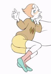 1girls animated ass ass_jiggle blush bouncing_ass cartoon_network drosophyllum on_bed pearl_(steven_universe) solo steven_universe sweater