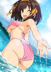 ass bikini blue_sky brown_eyes brown_hair cloud female from_behind hairband halterneck haruhisky highres horizon looking_at_viewer looking_back ocean one_eye_closed open_mouth outdoors pink_bikini round_teeth short_hair sky solo string_bikini striped striped_bikini suzumiya_haruhi suzumiya_haruhi_no_yuuutsu swimsuit teeth upper_teeth water